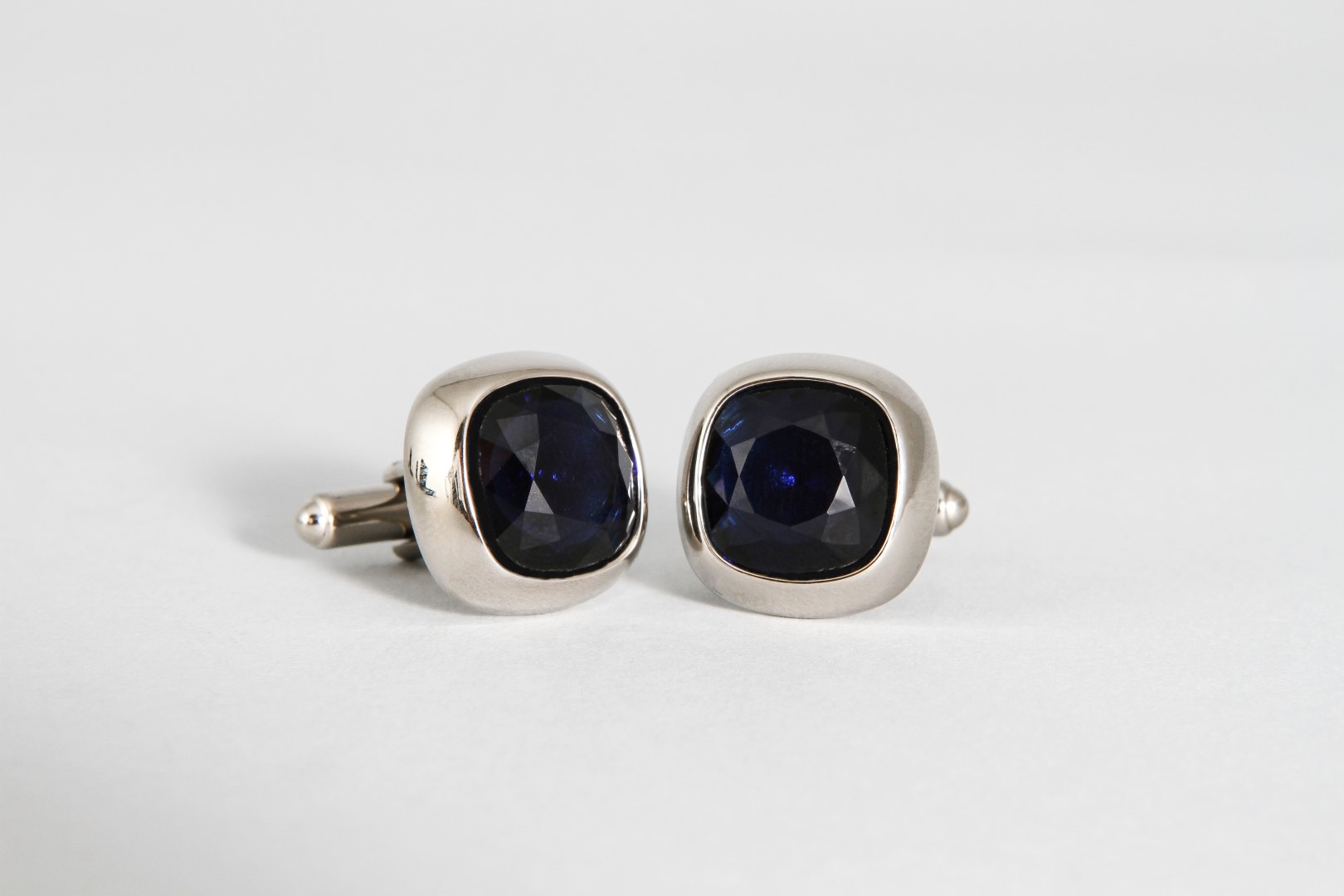 MON ART INTERNATIONALE CUFFLINKS